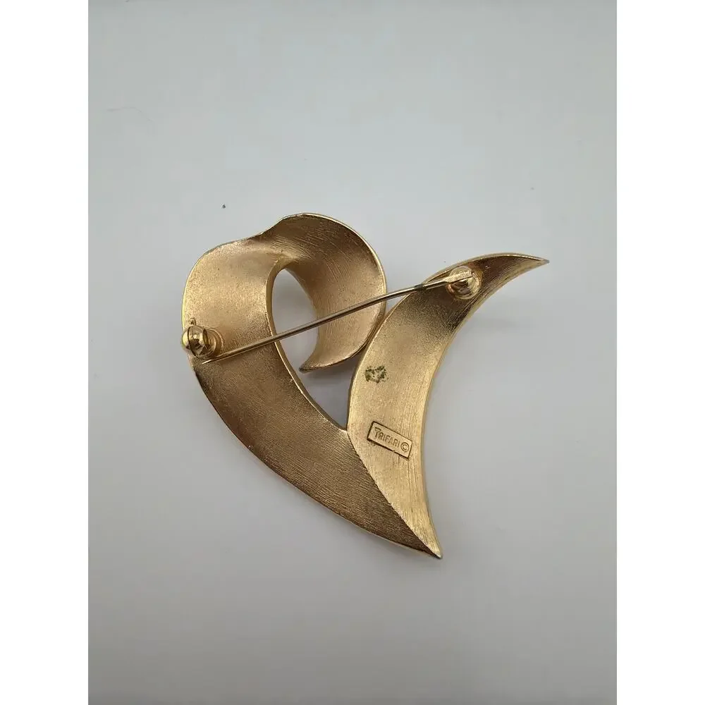 Vintage Crown Trifari Brushed Gold Tone Brooch